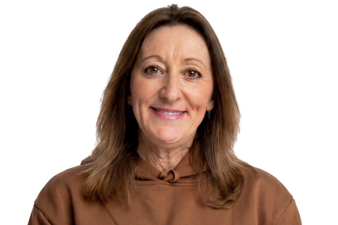 photo of janine smiling to camera.